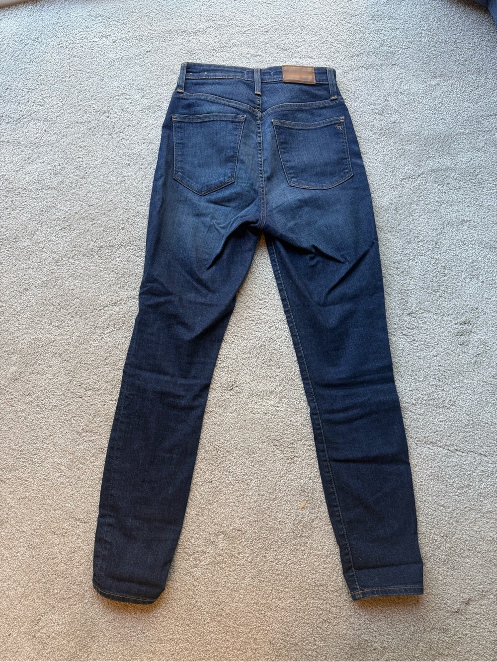 Madewell Curvy High-Rise Skinny Jeans in Dark Blue - Picture 2 of 4